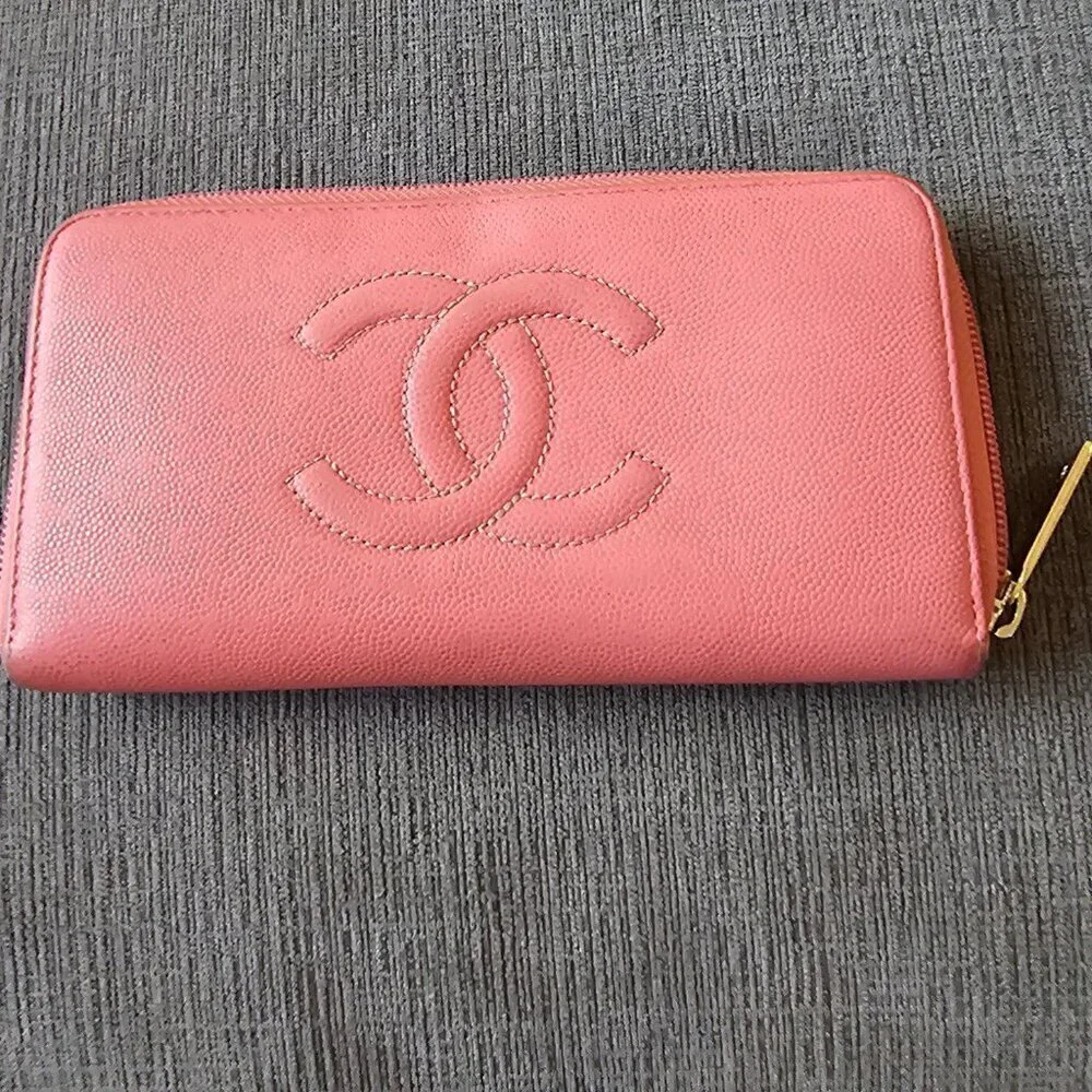 CHANEL Caviar Leather 100% Authentic CC Large Gusset Zip Around Long Wallet